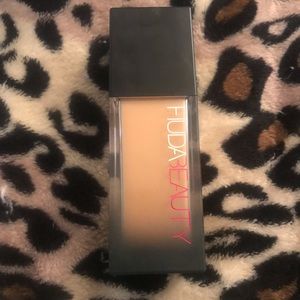 Huda faux filter foundation